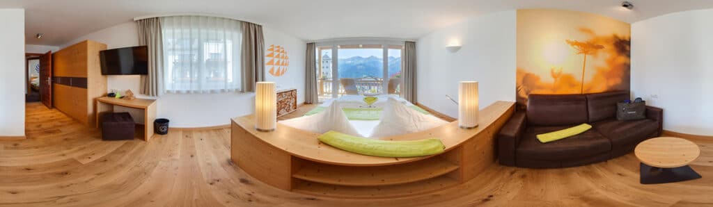 Suiten - Suites "Familienharmonie" im Hotel Natürlich in Fiss, Tirol. Zwei Schlafzimmer und zwei Badezimmer auf 55m² und großartiger Aussicht.