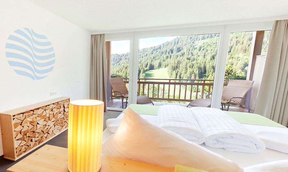 Natürlich. Hotel in Fiss - Tirol - Panoramabett - Aussichten in die Landschaft Tirols.
