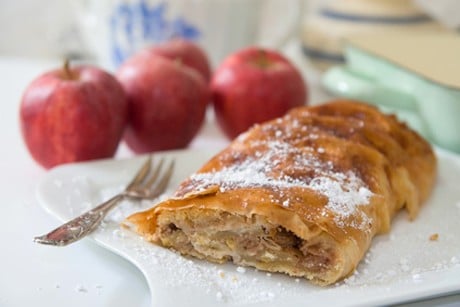Apfelstrudel der kleinen Speisekarte im Natürlich. Hotel in Fiss - Tirol