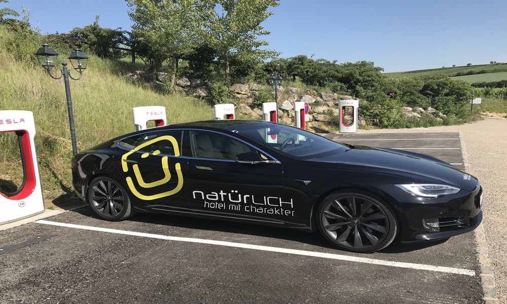 Elektrisierender Roadtrip. Supercharger laden.