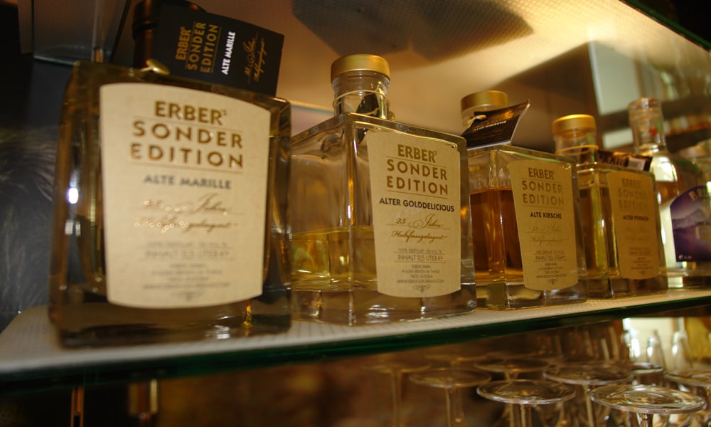 Bar im Natürlich. Hotel in Fiss - Tirol. Edelbrände und feine Schnäpse.
