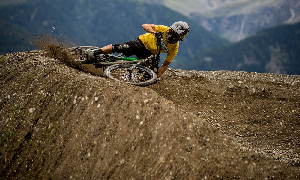Bikepark in Serfaus-Fiss-Ladis in Tirol. Bike in Steilkurve.