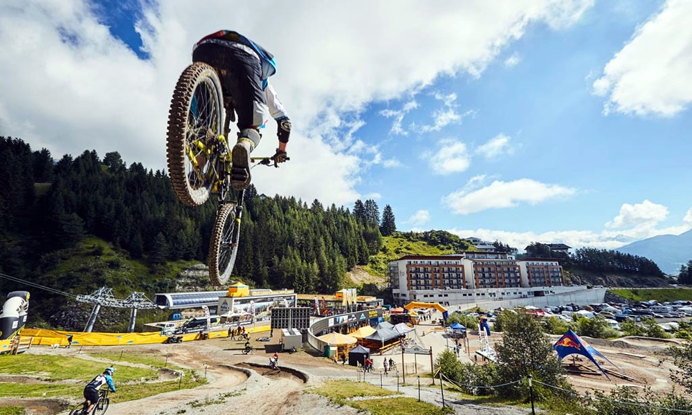 Bikepark in Serfaus-Fiss-Ladis in Tirol. Blick auf die Talstation Waldbahn.