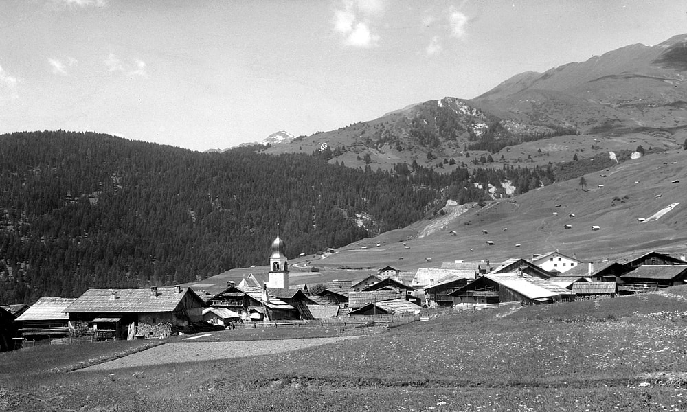 Geschichte von Fiss in Tirol. Historische Dorfansicht von früher.