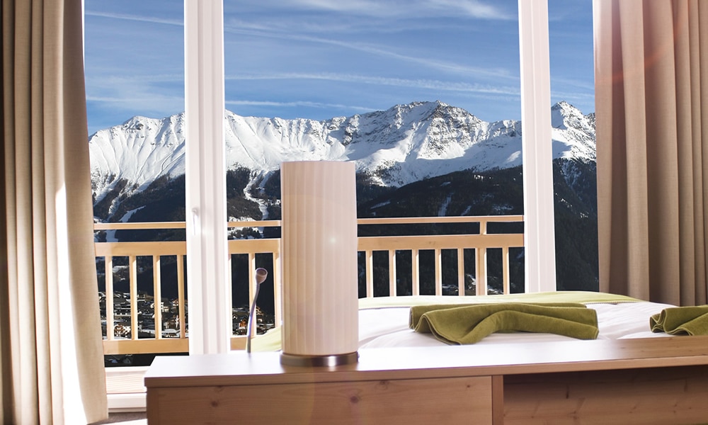 Preise Sommer im Natürlich. Hotel in Fiss - Tirol. Ausblick im Komfortzimmer II. Winter.