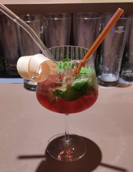 Foto Aperitiv Alm-Öhi (Zirbenspritzer) im Hotel Natürlich in Fiss, Tirol