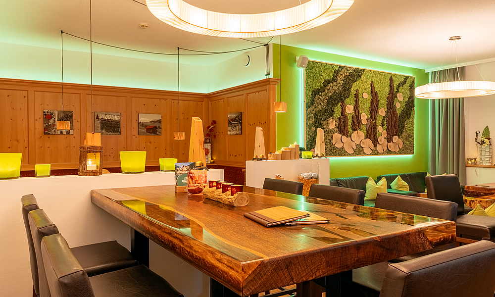 Lounge Hotel - Hochtische - Natürlich. Hotel in Fiss - Tirol