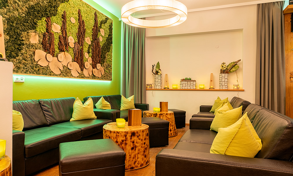 Lounge Hotel - gemütlich Couchen - Hotel Natürlich in Fiss, Tirol